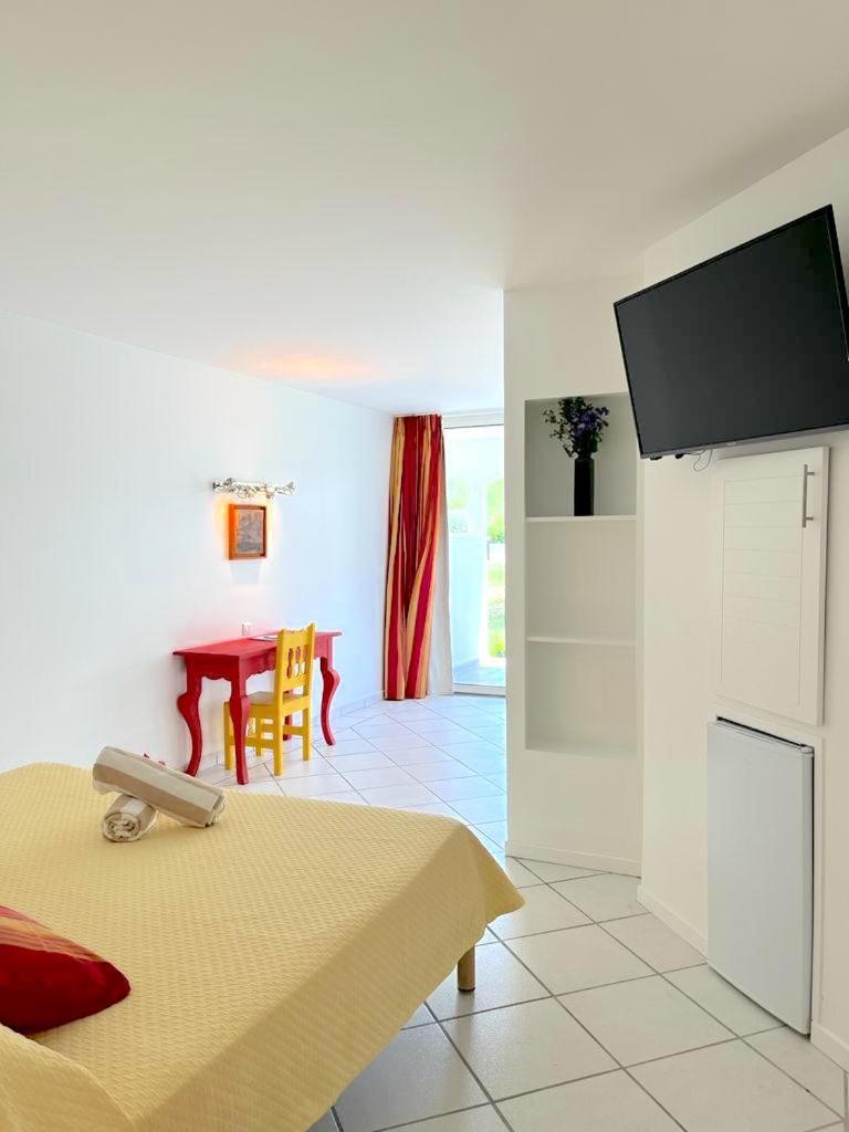 Le Domaine Anse Marcel Beach Resort Esterno foto