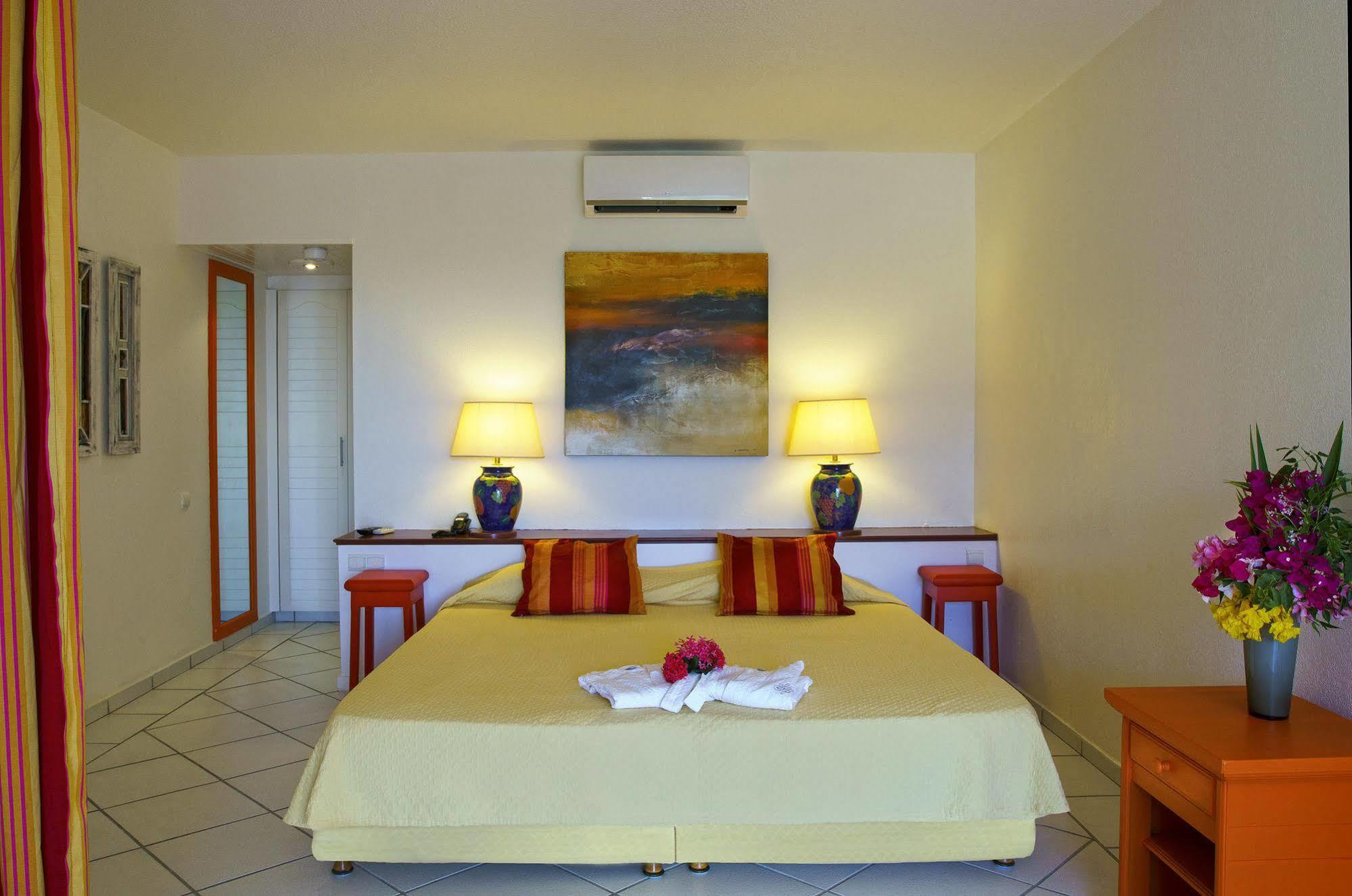 Le Domaine Anse Marcel Beach Resort Esterno foto